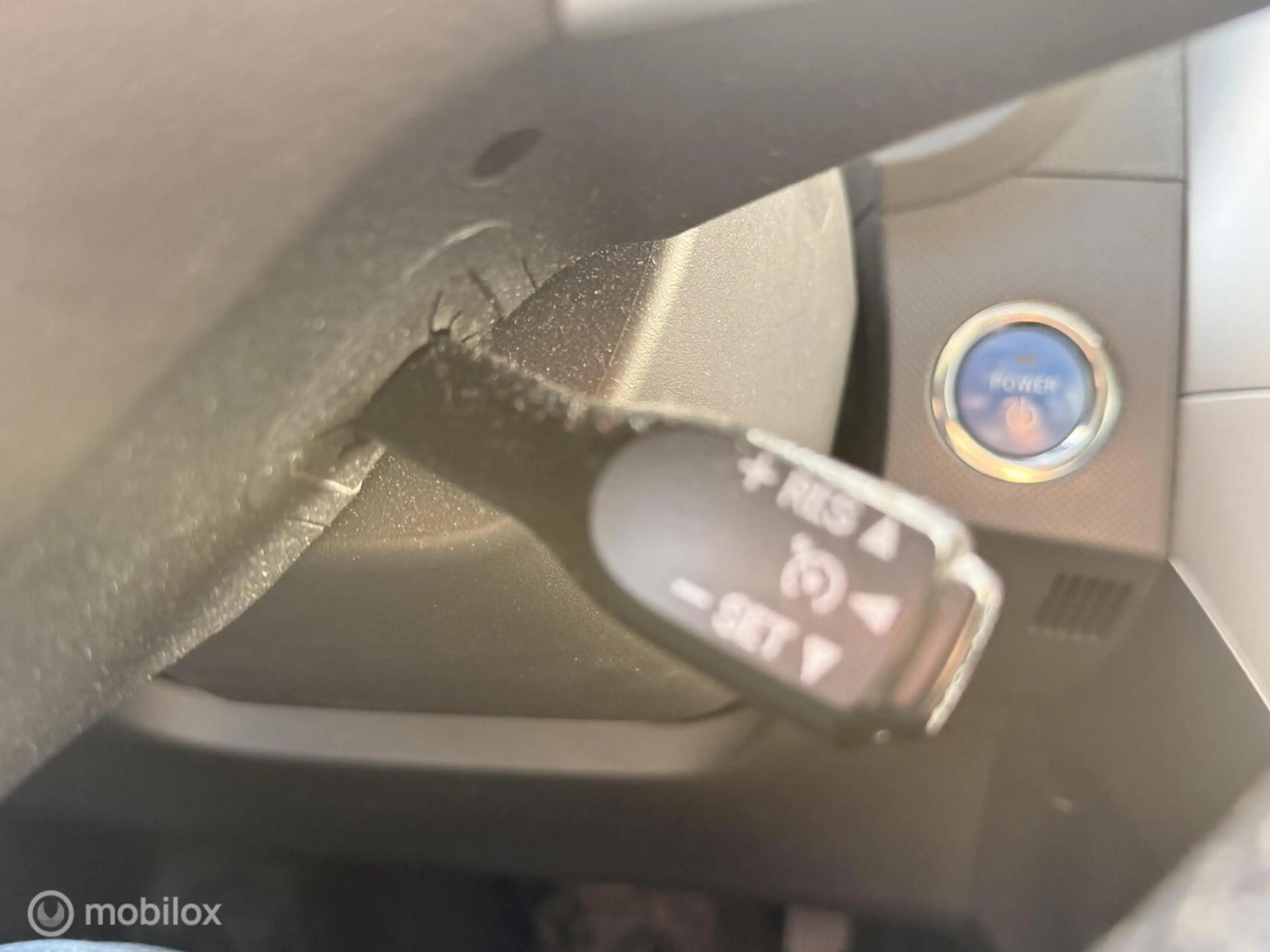 Toyota Auris 1.8 Full Hybrid Executive Business | Hybrid | 01/2 — photo 32