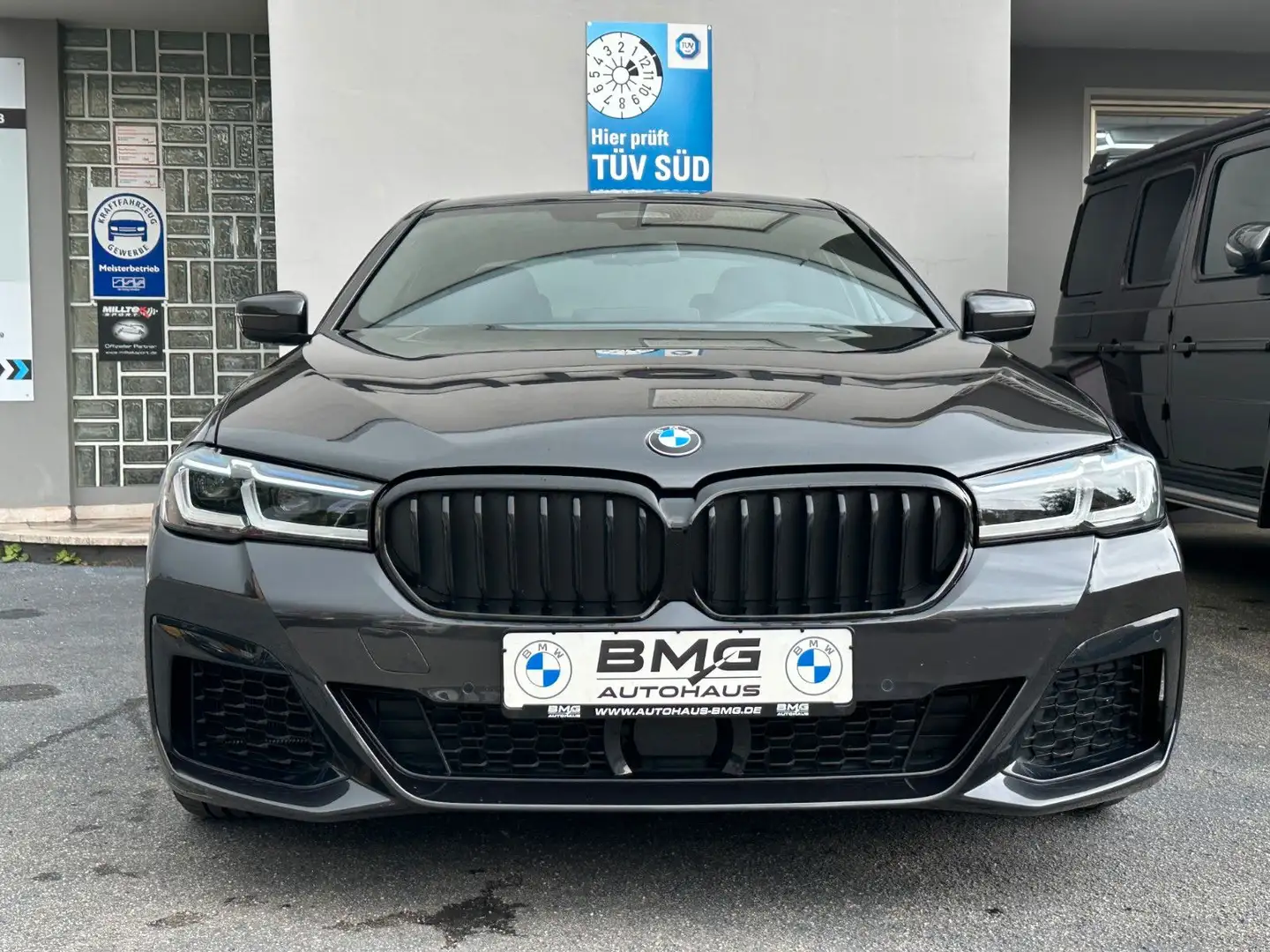 BMW 540 i xDrive M Sport Sitzbelü. DAProf PA HUD Lase Šedá - 2
