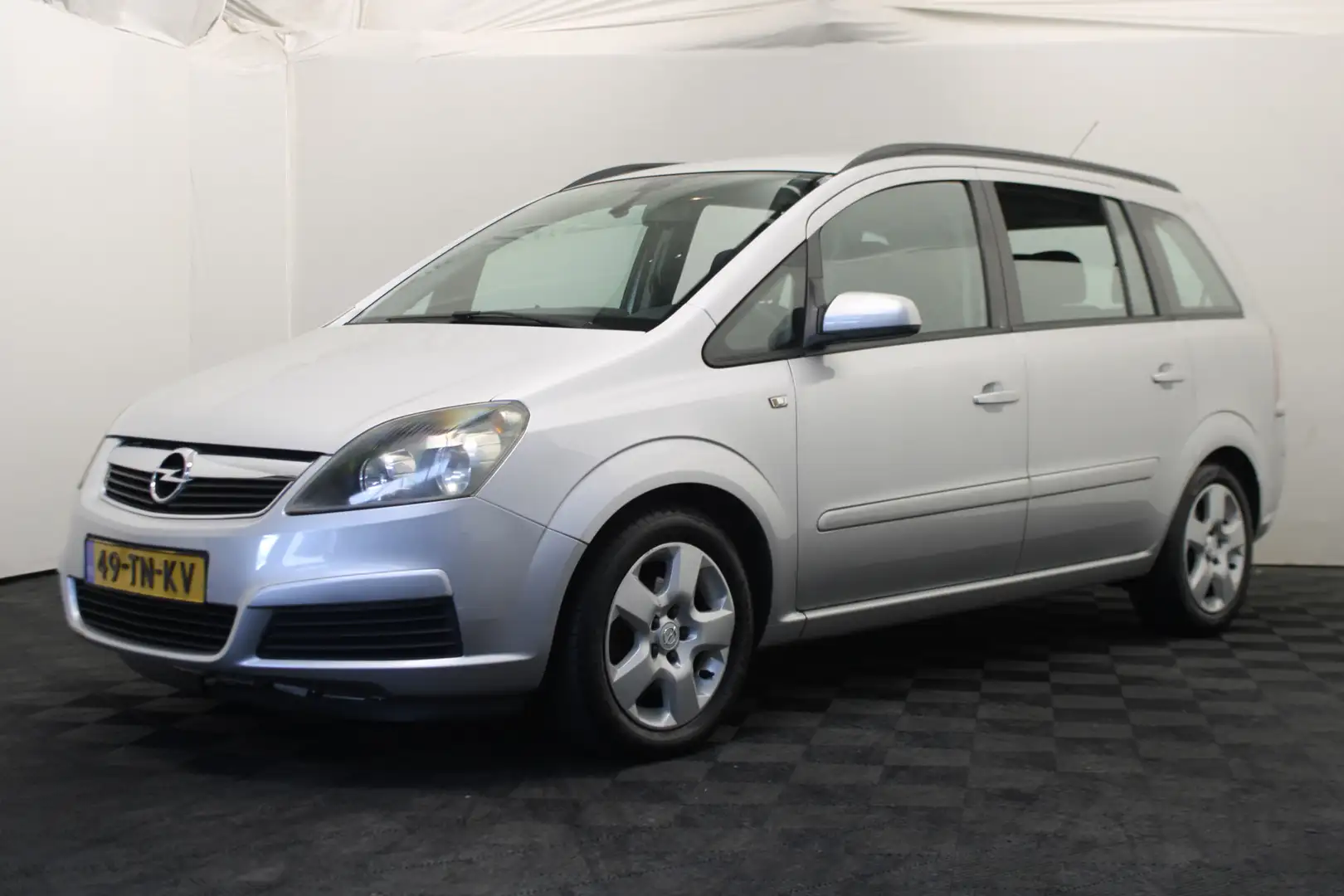 Opel Zafira 1.8 Executive apk verlopen Grau - 1