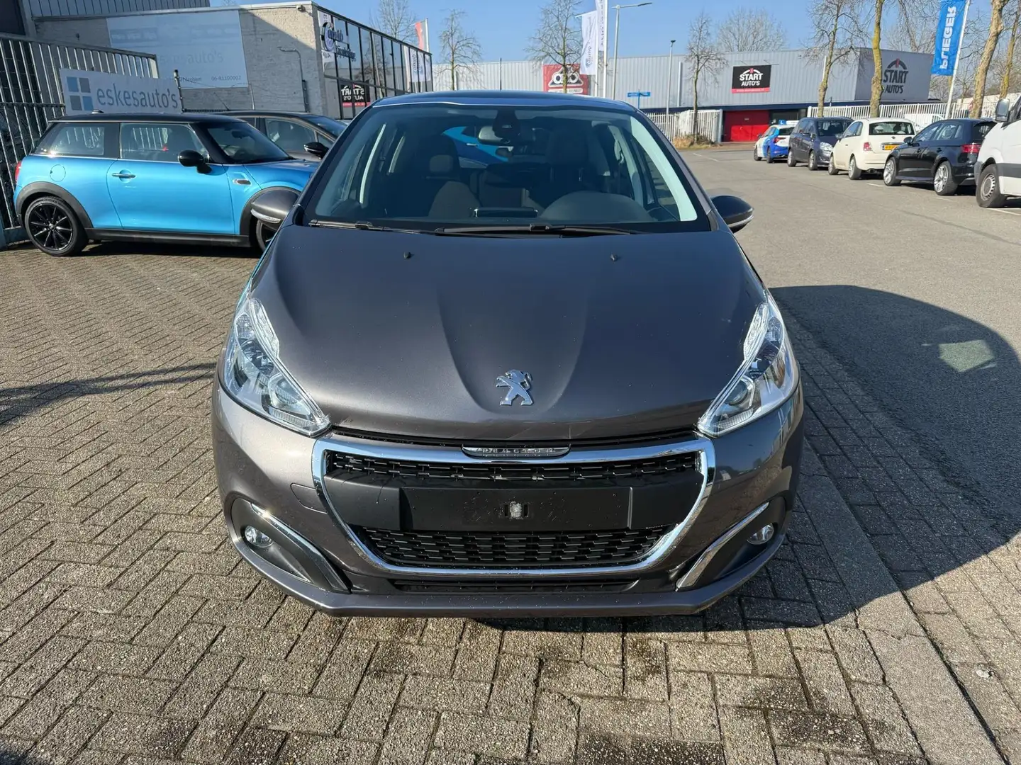 Peugeot 208 1.2 PureTech Allure, Pano, Navi, 12mnd Garantie Grijs - 2