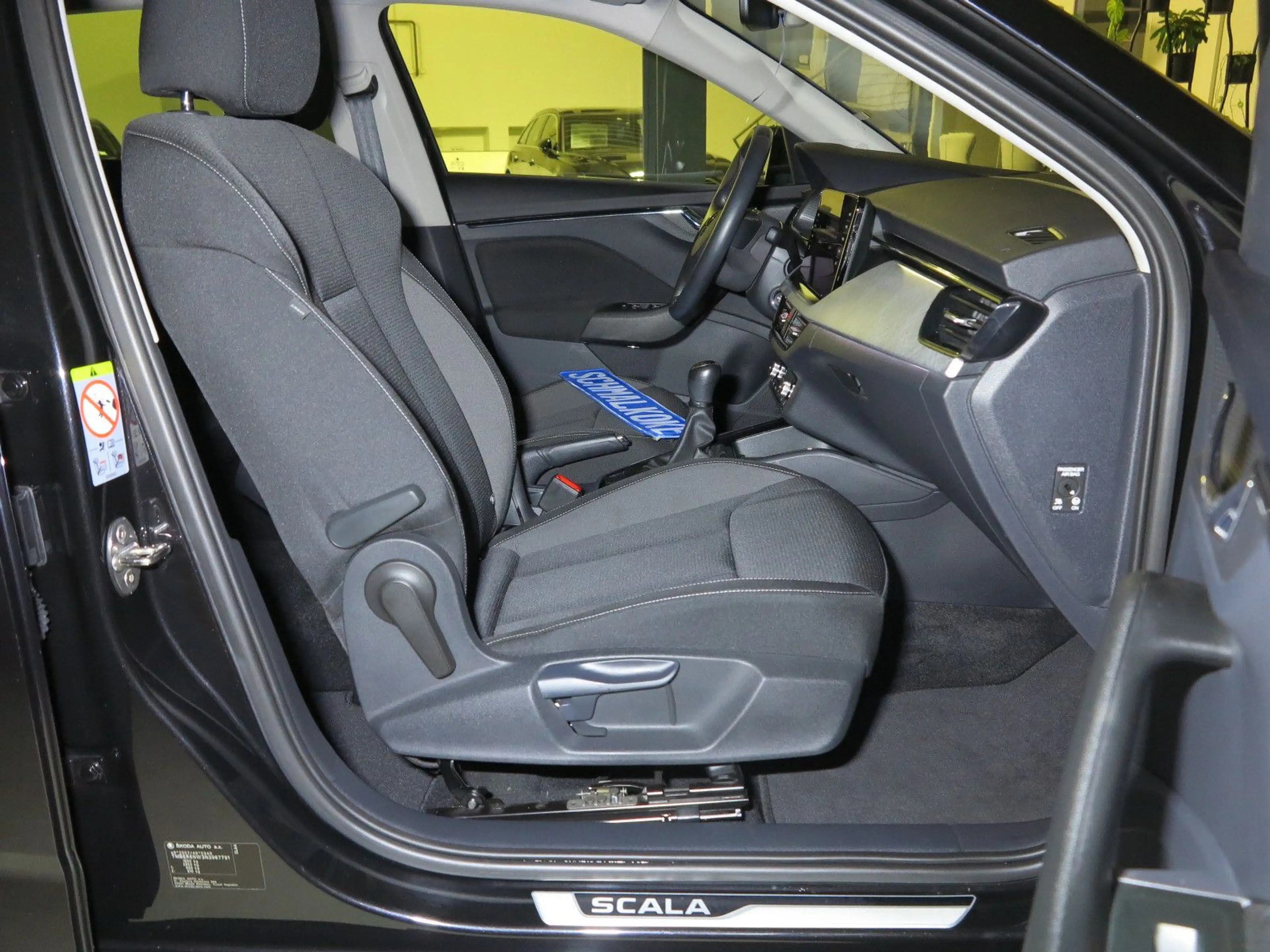 Skoda Scala 1.0 TSI Tour Navi RFK GRA DAB LM17 — photo 11