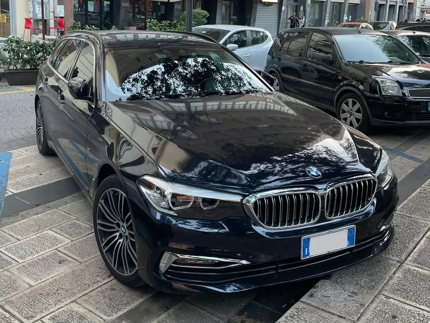BMW 520 520d Touring Luxury auto Blu/Azzurro - 2