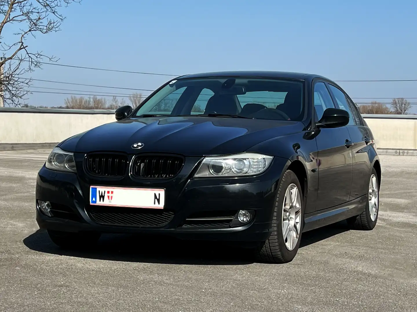 BMW 318 318i Schwarz - 1