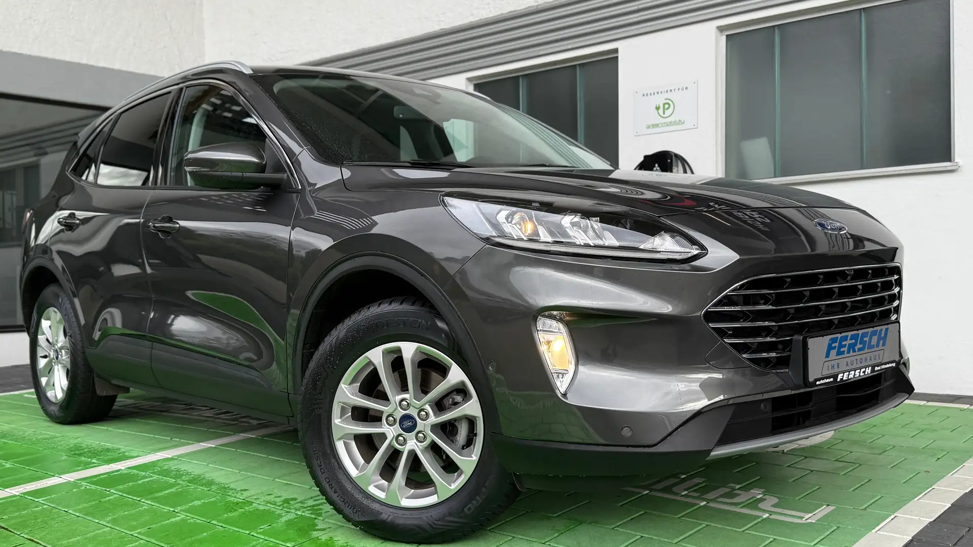 Ford Kuga 2.5 FHEV Titanium 4x4 Autom. m. Navi SYNC uvm... Gris - 1