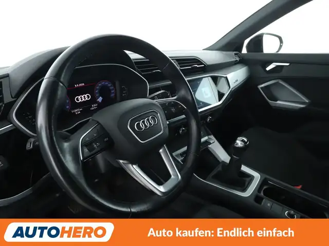 Audi Q3 view 11