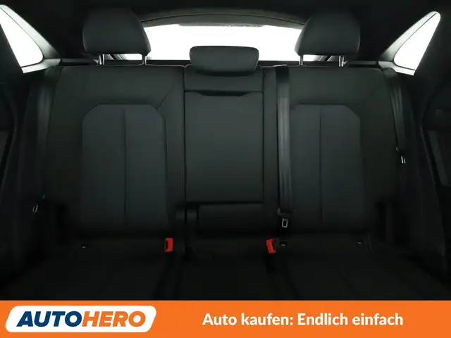 Audi Q3 view 15