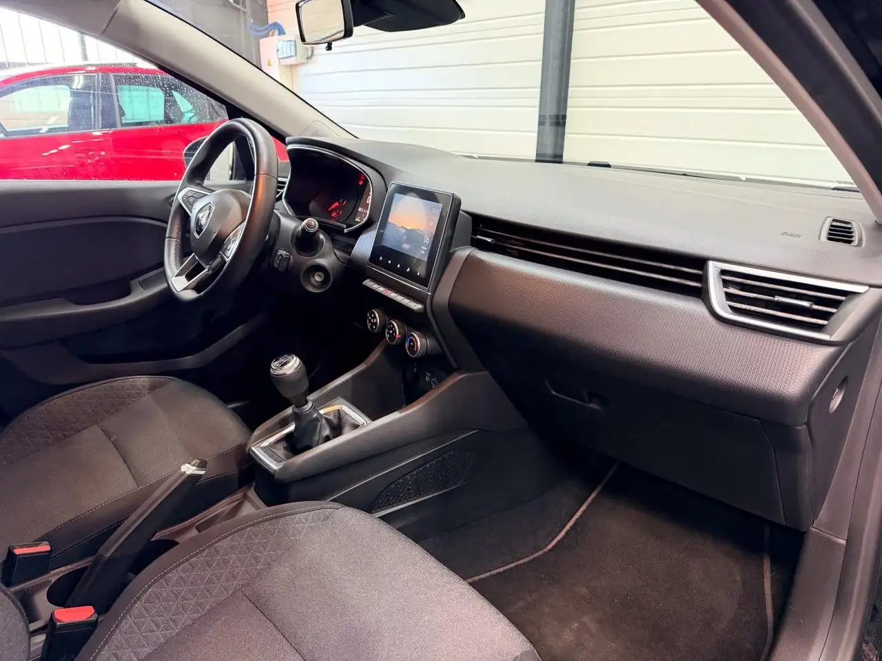 Renault Clio Citadine 5 portes — photo 27