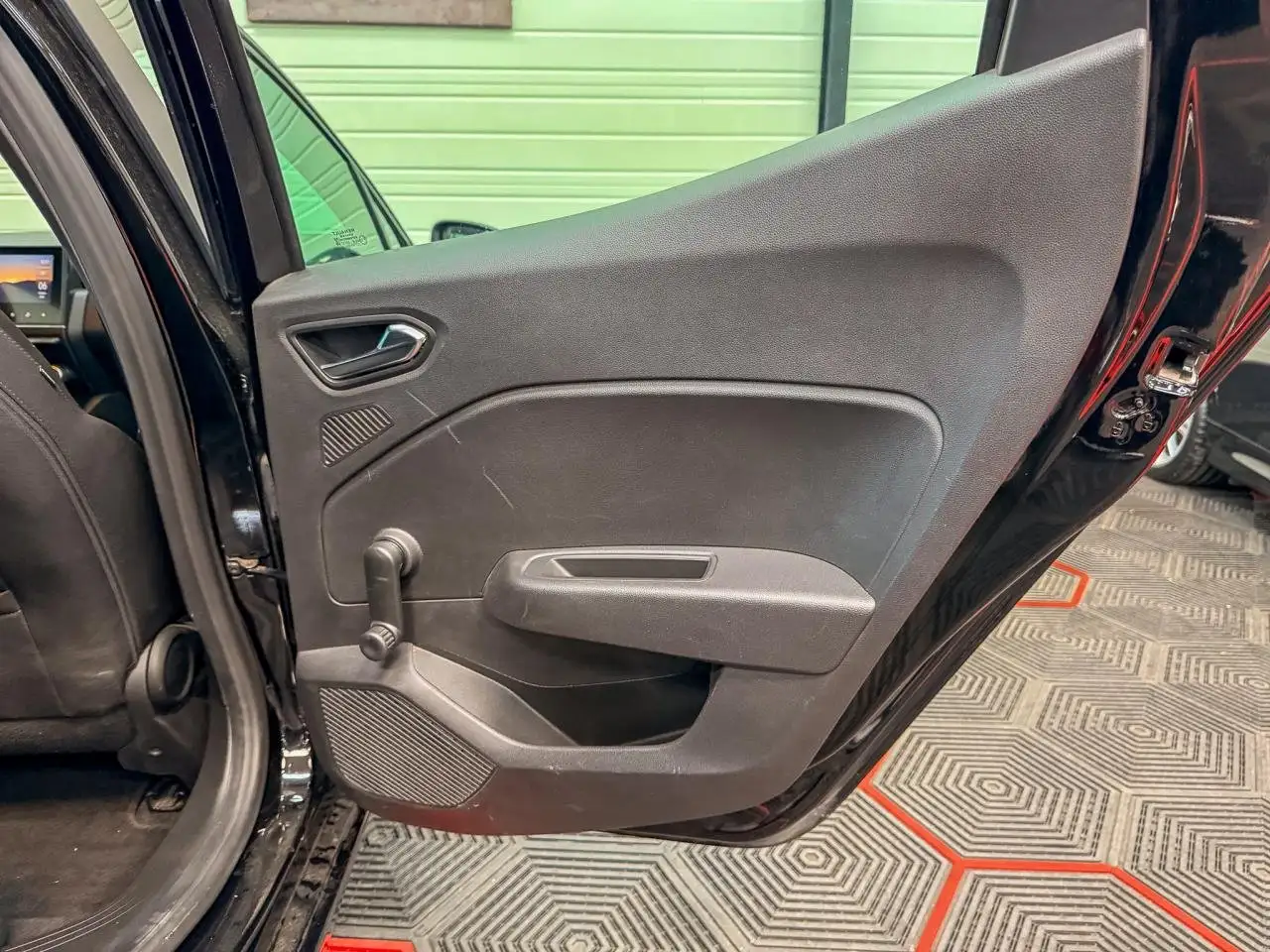 Renault Clio Citadine 5 portes — photo 36