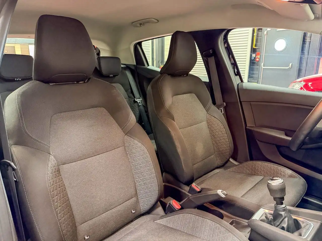 Renault Clio Citadine 5 portes — photo 40