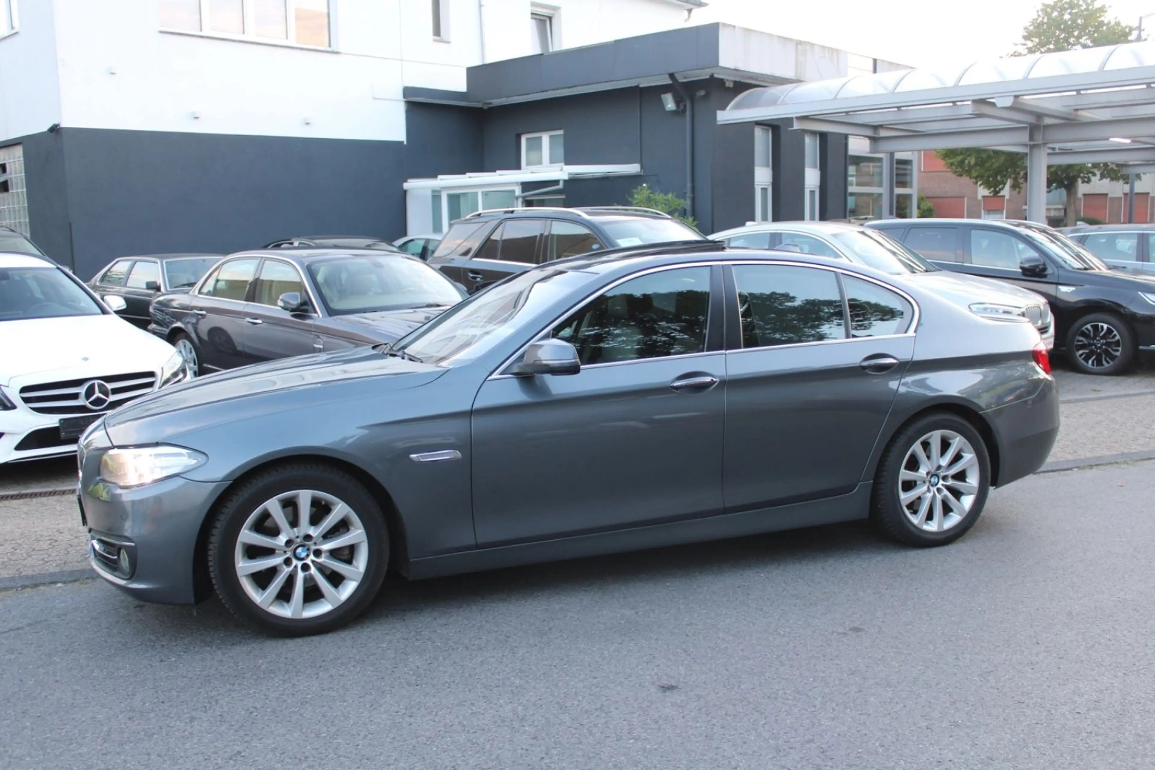 BMW 528 i Luxury Line*X DRIVE*56000KM*LEDER*ESSD*NAVI — photo 5