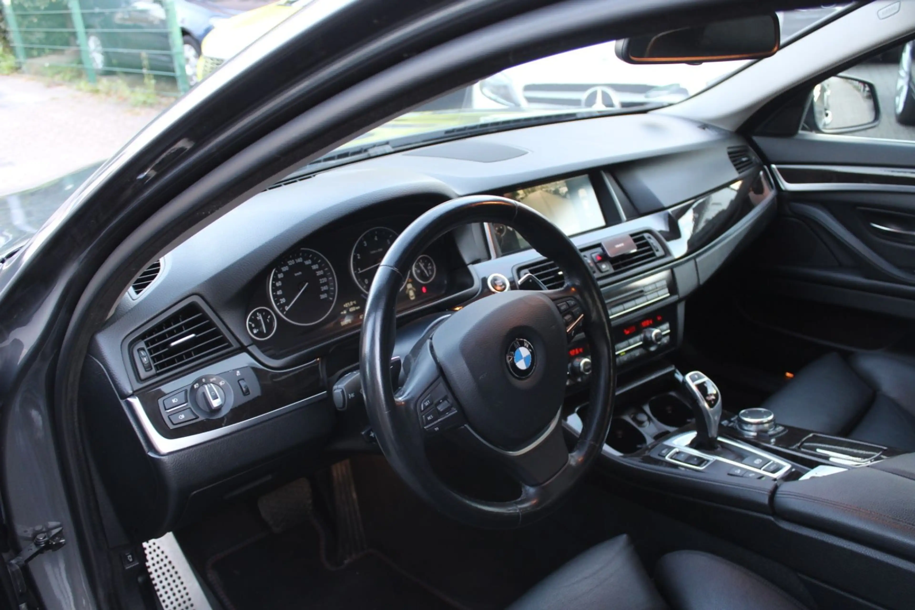 BMW 528 i Luxury Line*X DRIVE*56000KM*LEDER*ESSD*NAVI — photo 15