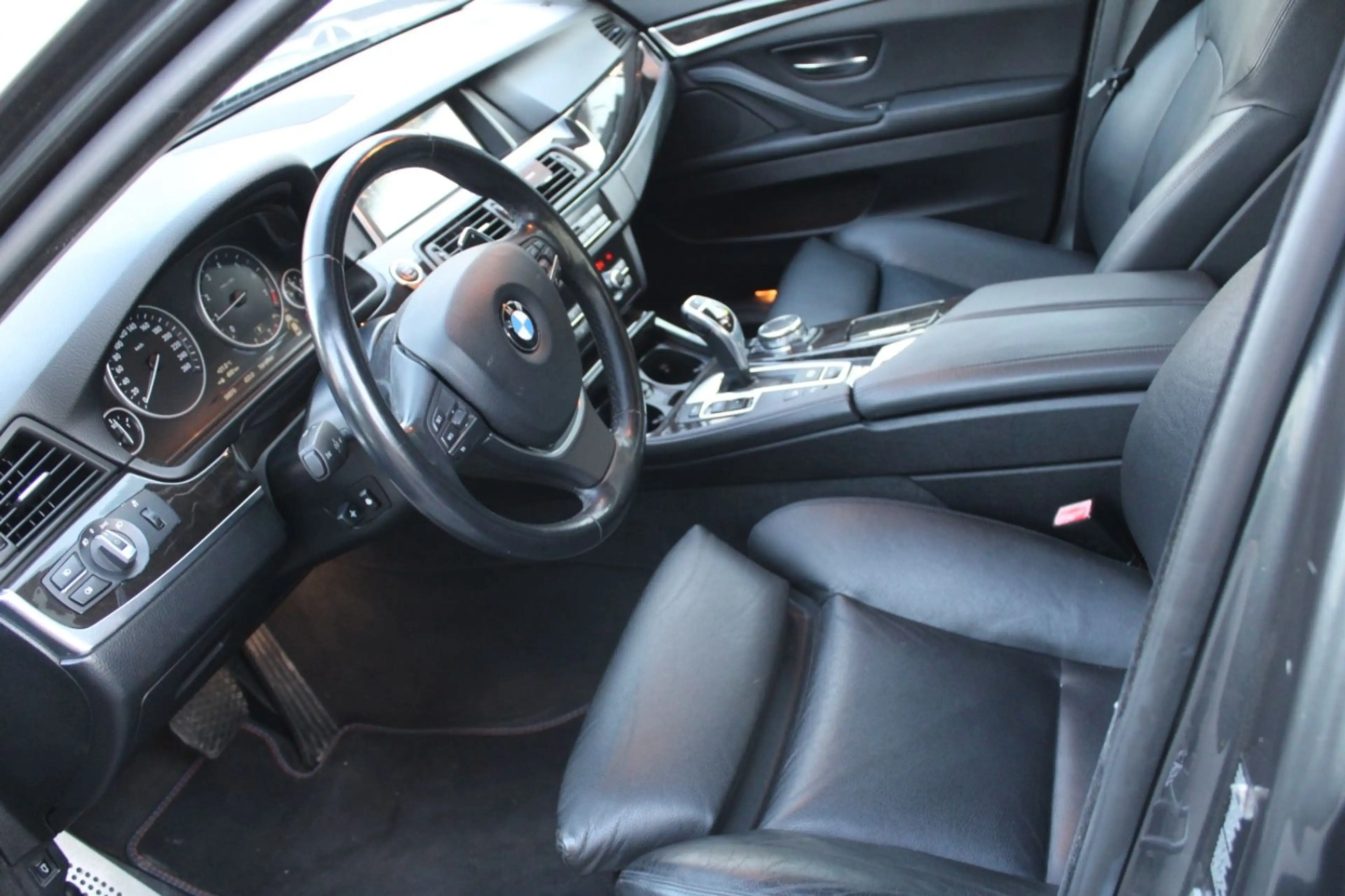 BMW 528 i Luxury Line*X DRIVE*56000KM*LEDER*ESSD*NAVI — photo 14