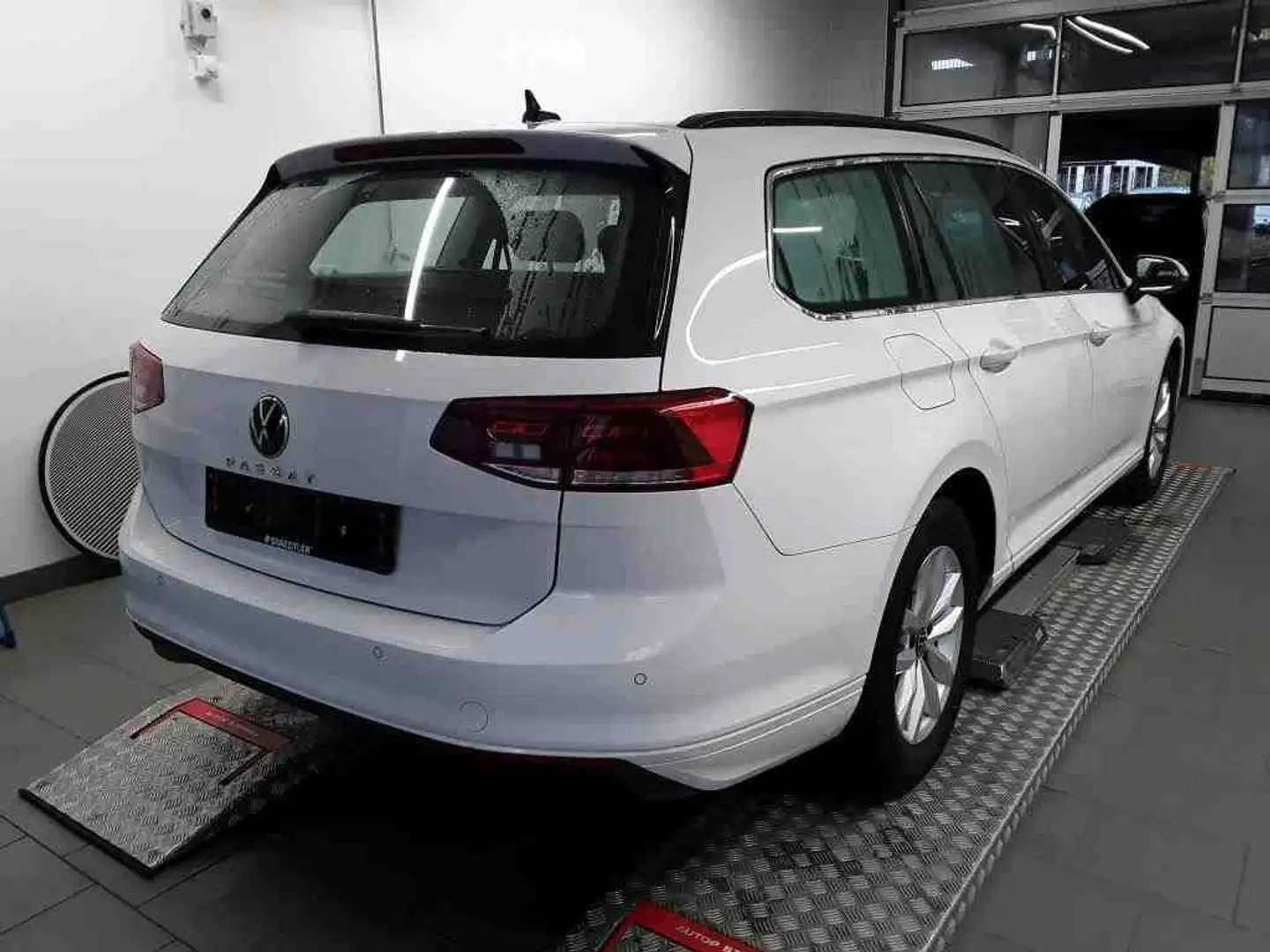 Volkswagen Passat Variant 2.0 TDI DSG BUSINESS NAVI AHK KAMERA ACC Weiß - 2