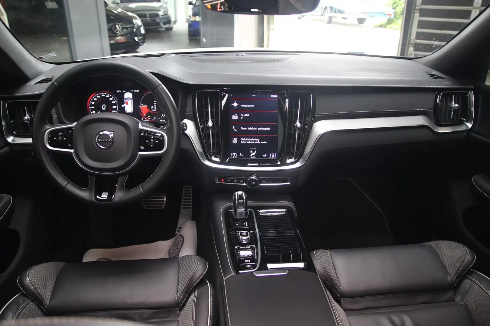 Volvo V60 2.0 T8 Twin Engine AWD R-Design PANO-H&K-HUD-MEMOR Bianco - 2