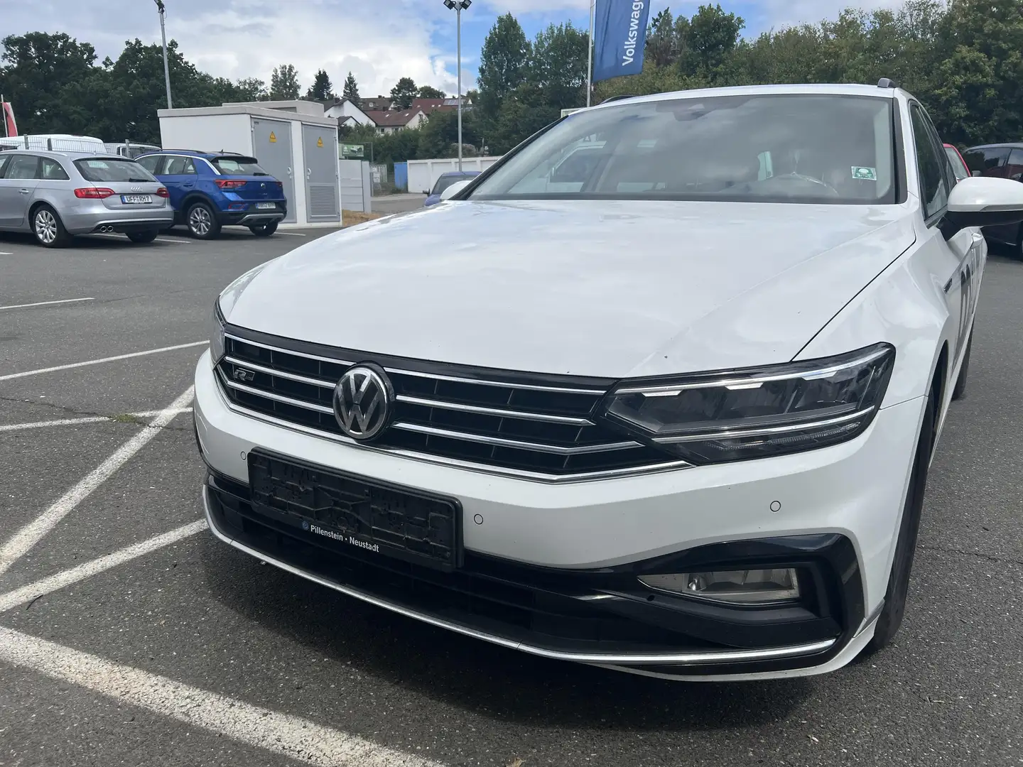 Volkswagen Passat Variant TDI DSG R-LINE NAVI+PANO+ERGOSITZE  Hagelschaden Weiß - 2