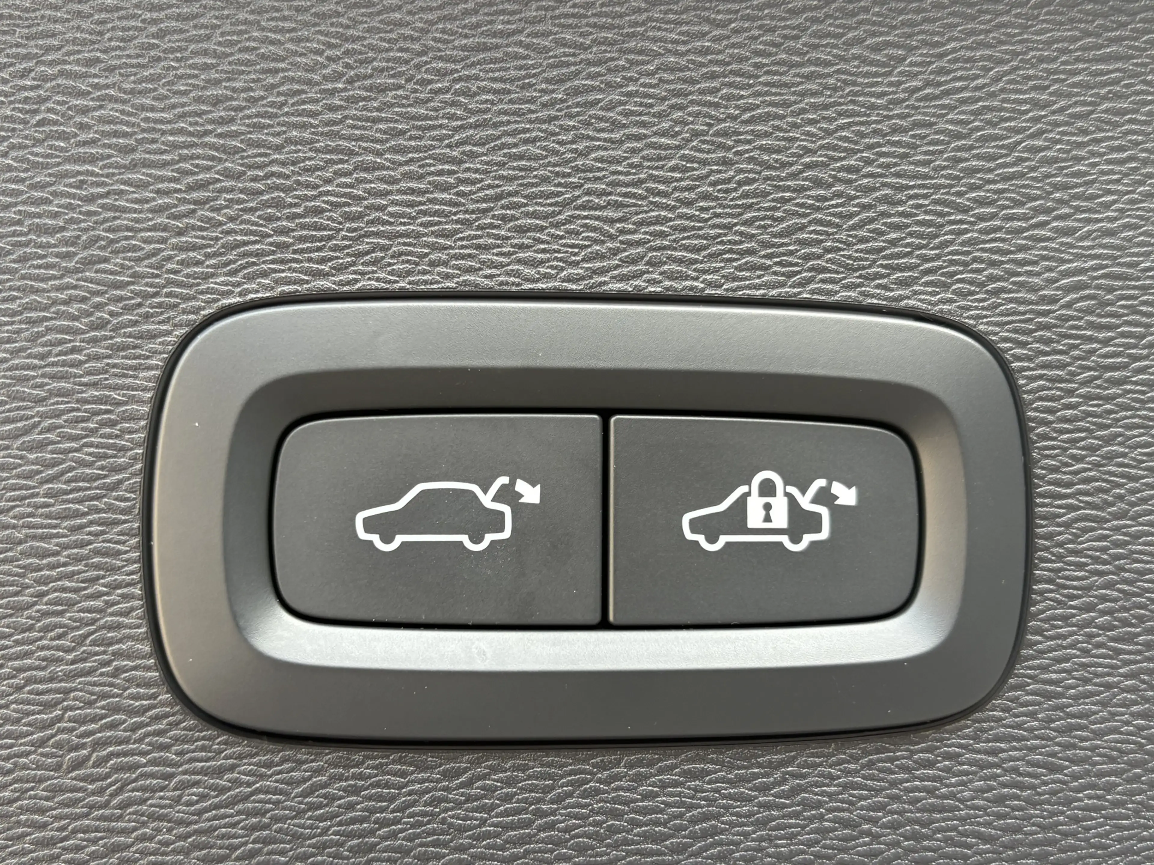 Volvo C40 Single Motor Extended Range Ultimate 82 kWh — photo 28