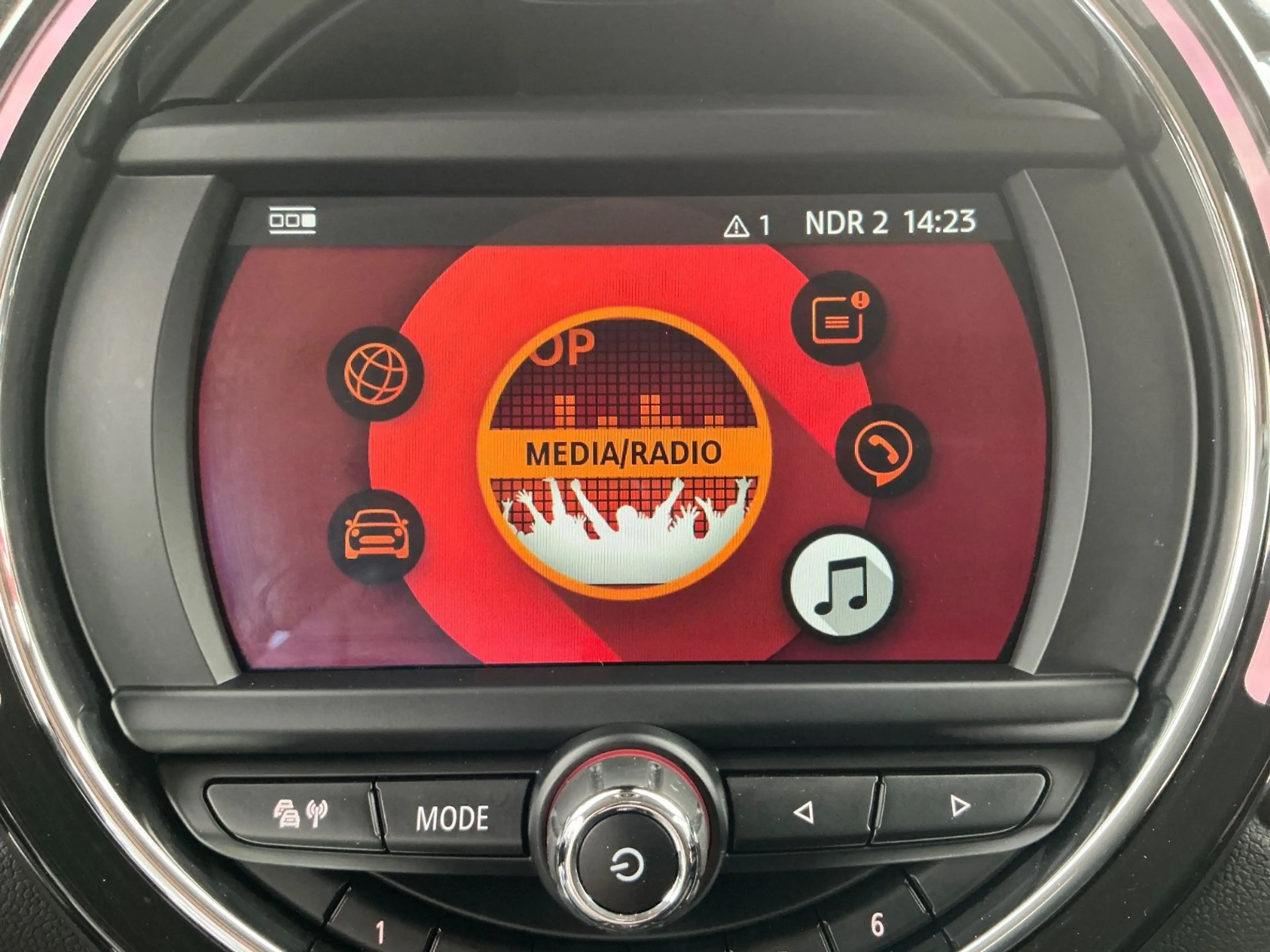 MINI One Clubman 1.5 SHZ BT PDC Tempomat — photo 18
