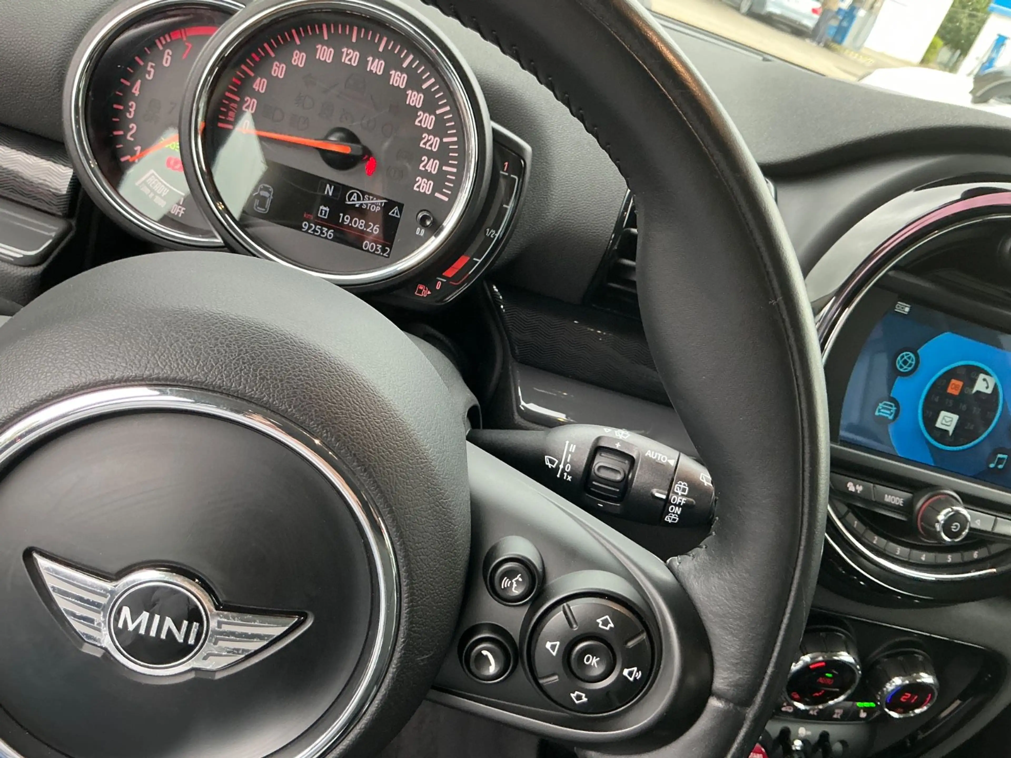 MINI One Clubman 1.5 SHZ BT PDC Tempomat — photo 25