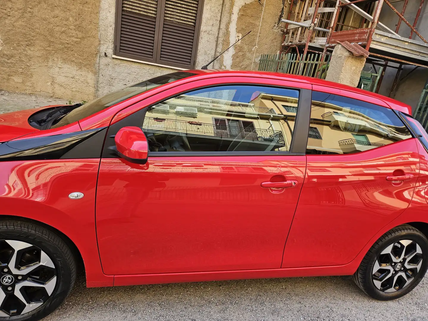 Toyota Aygo Aygo 5p 1.0 x-clusiv 72cv Rosso - 2