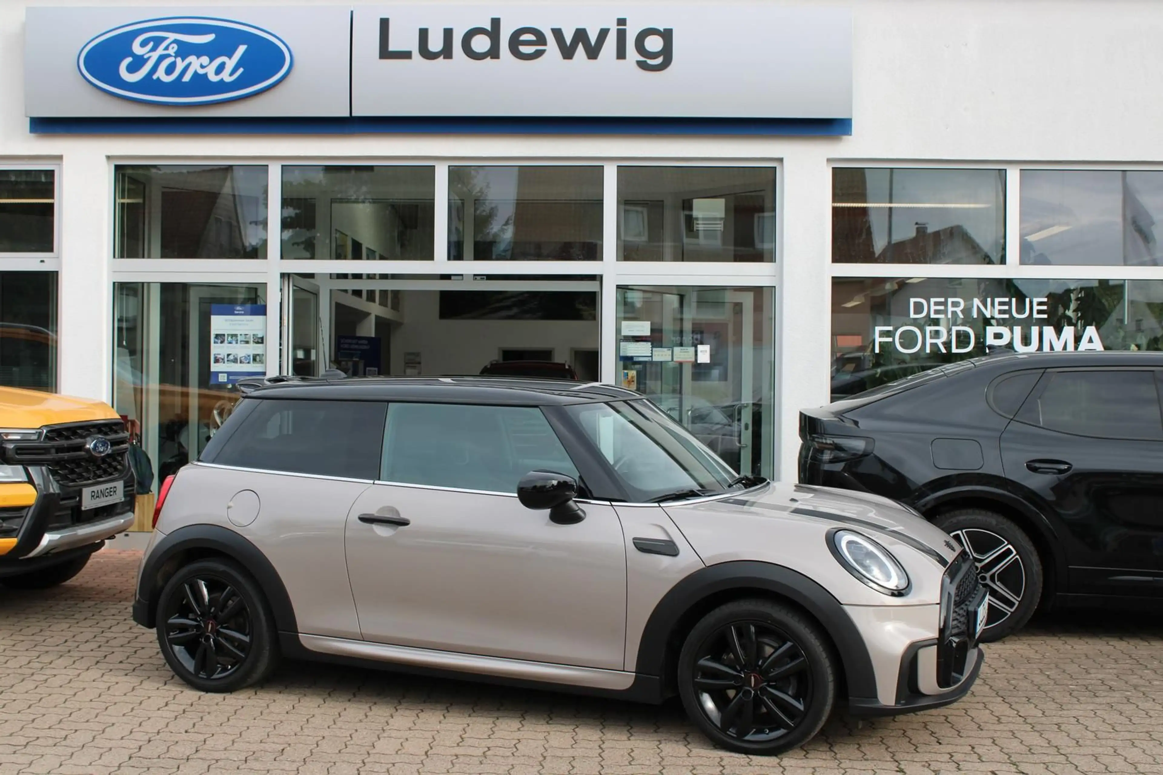 MINI John Cooper Works Trim Aut. LED NAVI Sitzheizung — photo 3