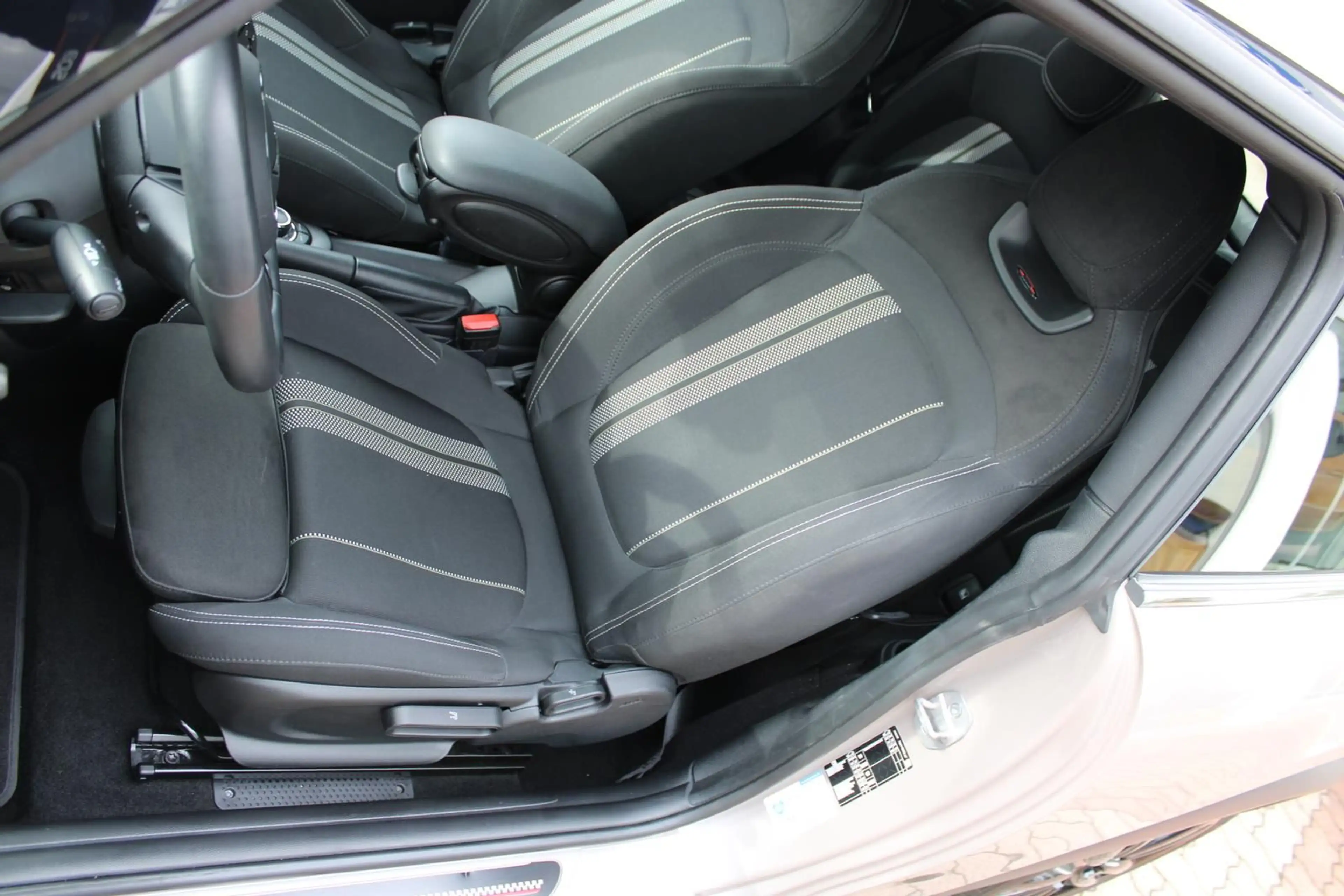 MINI John Cooper Works Trim Aut. LED NAVI Sitzheizung — photo 13