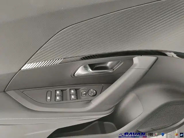 Peugeot 2008 view 10