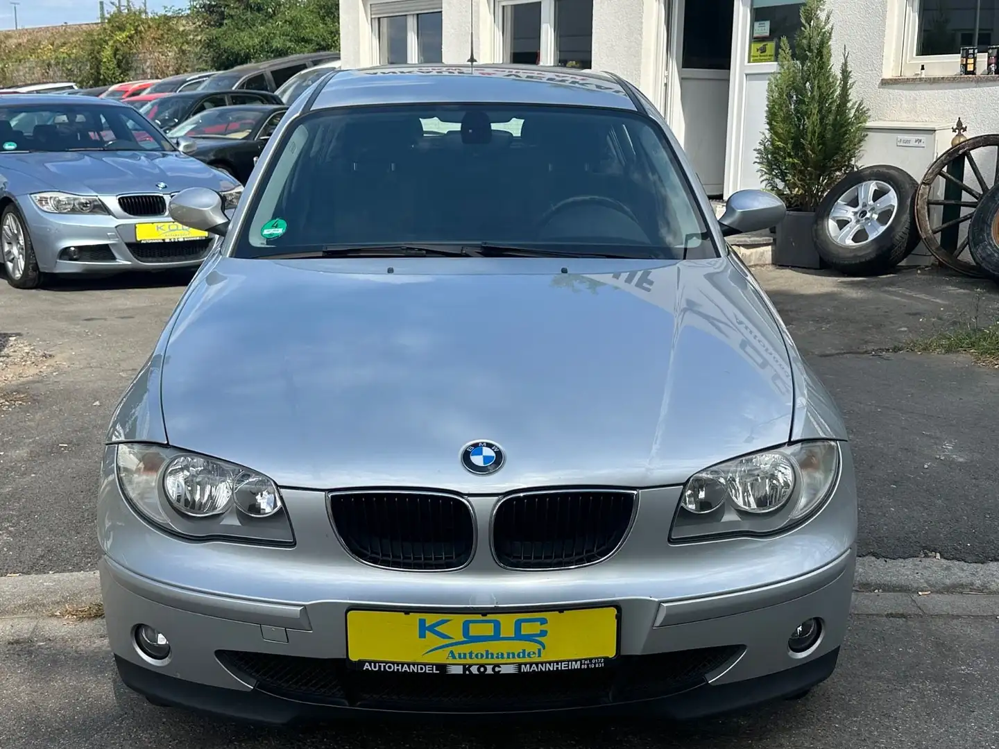 BMW 118 i 4-5 Türer - Automatic Silber - 2