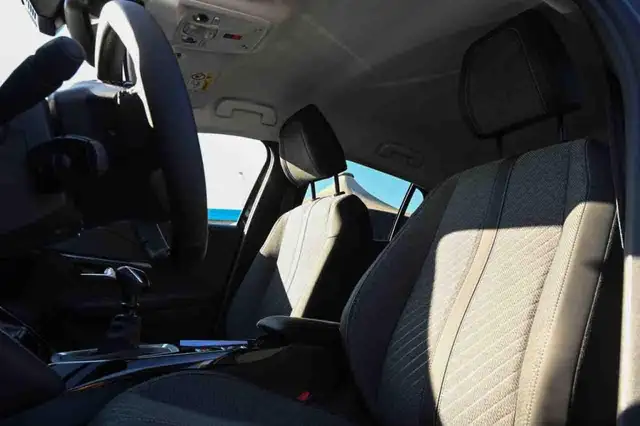Peugeot 208 view 10
