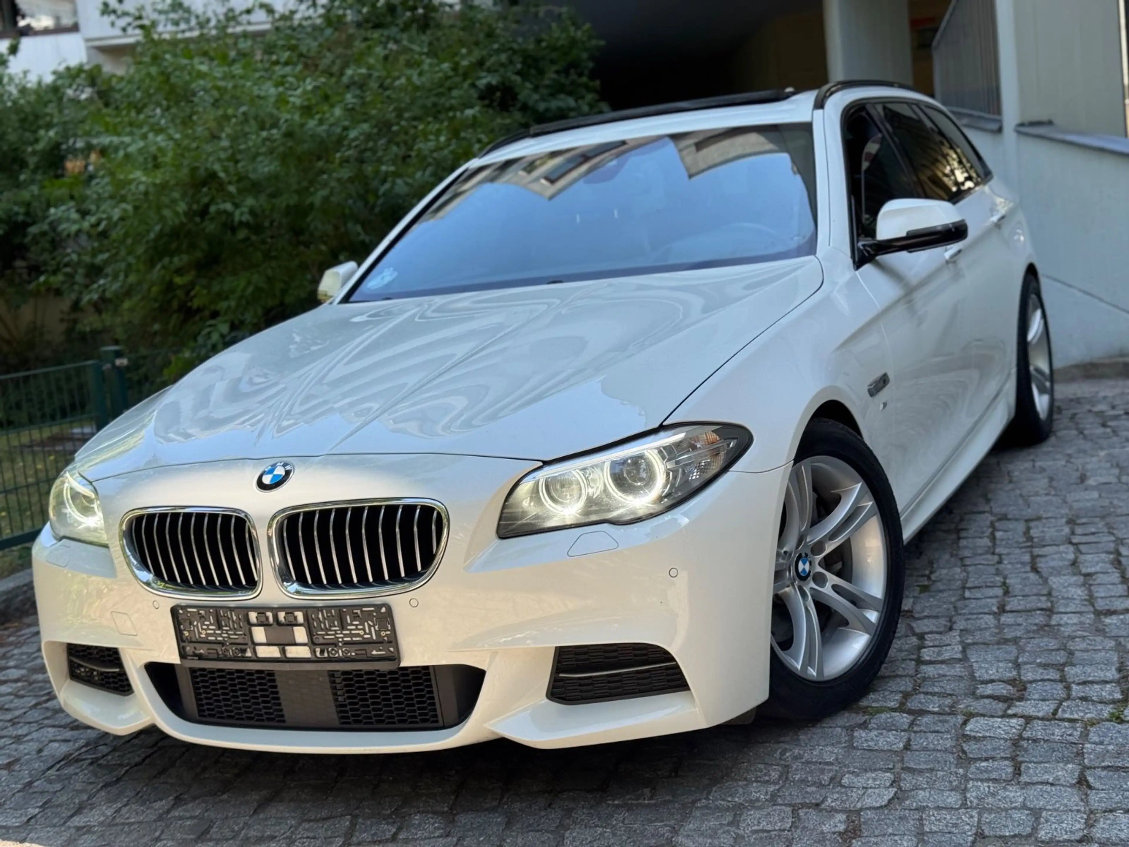 BMW 535 d Touring M-Paket/HUD/PANO/ACC/AHK/STANDHEIZ — photo 2