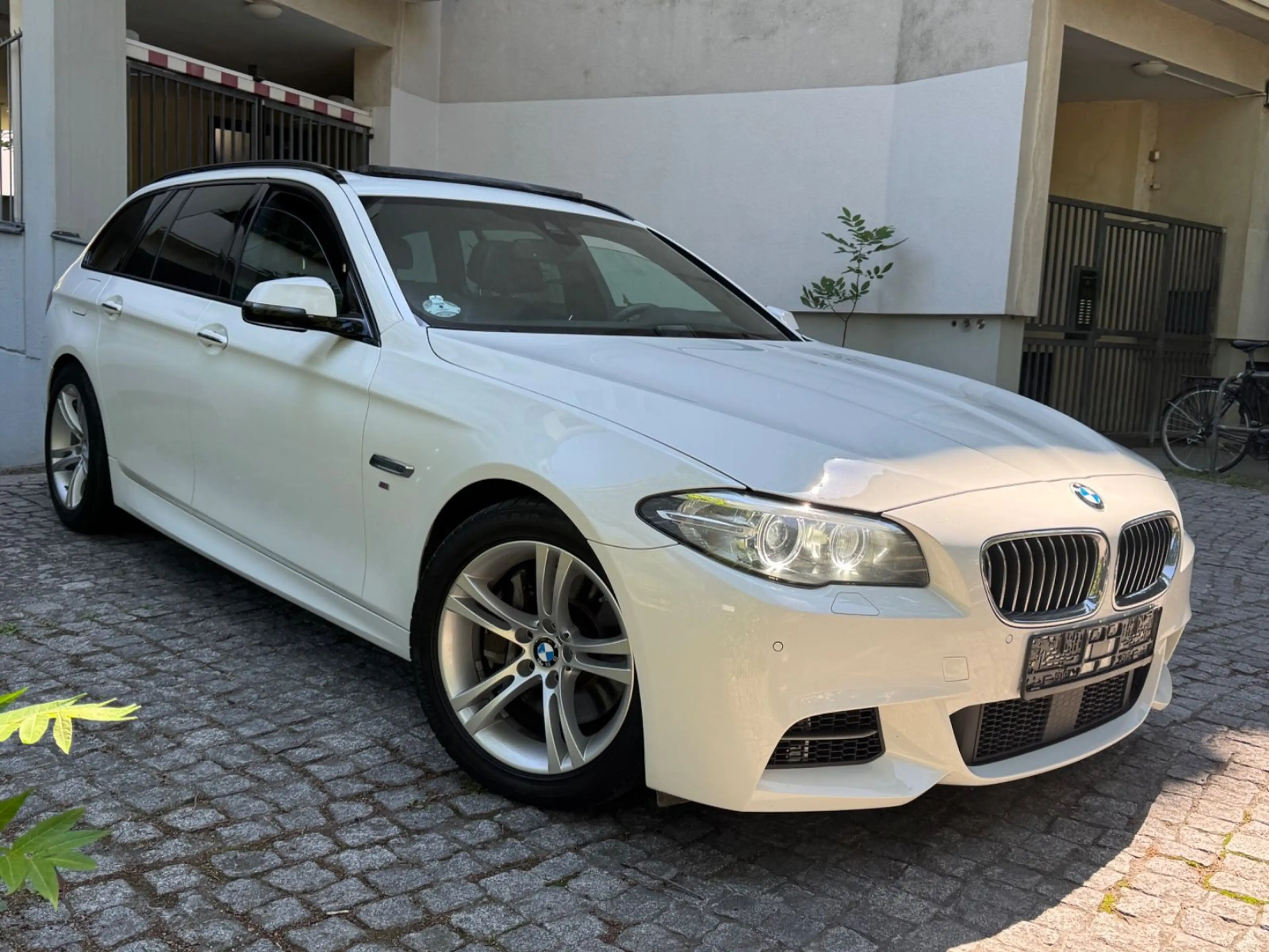 BMW 535 d Touring M-Paket/HUD/PANO/ACC/AHK/STANDHEIZ — photo 9