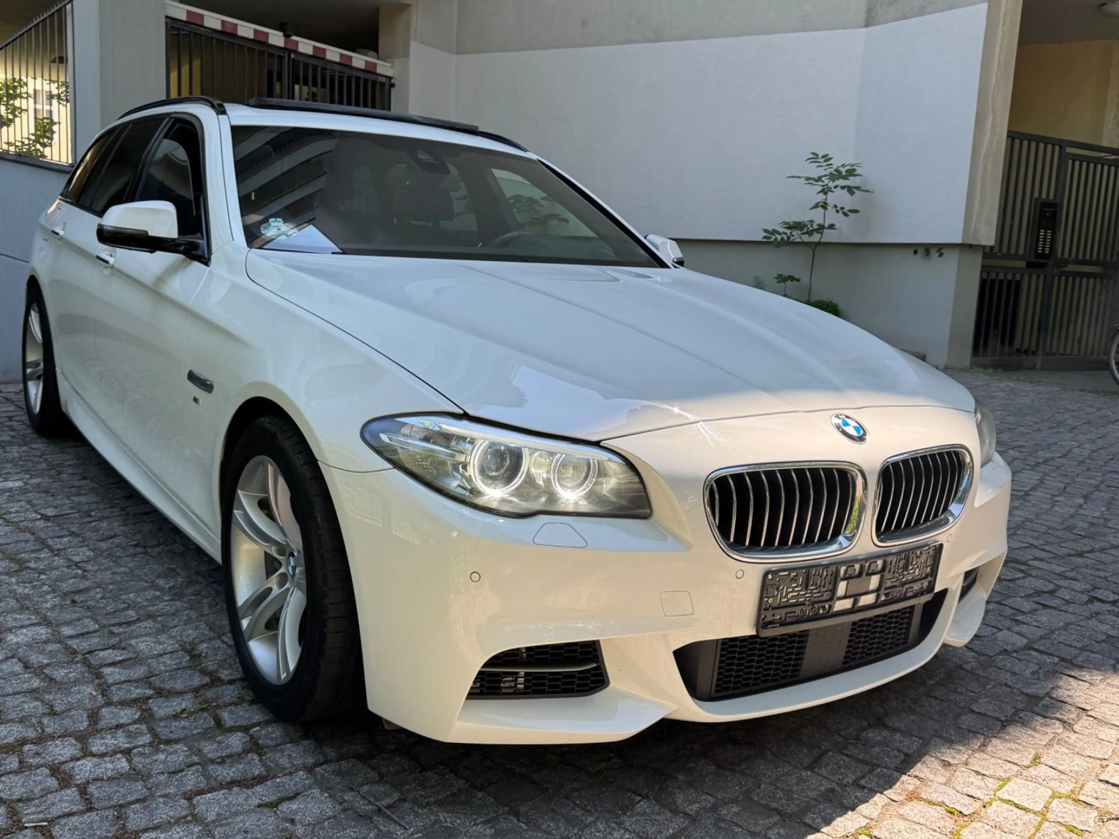 BMW 535 d Touring M-Paket/HUD/PANO/ACC/AHK/STANDHEIZ — photo 10