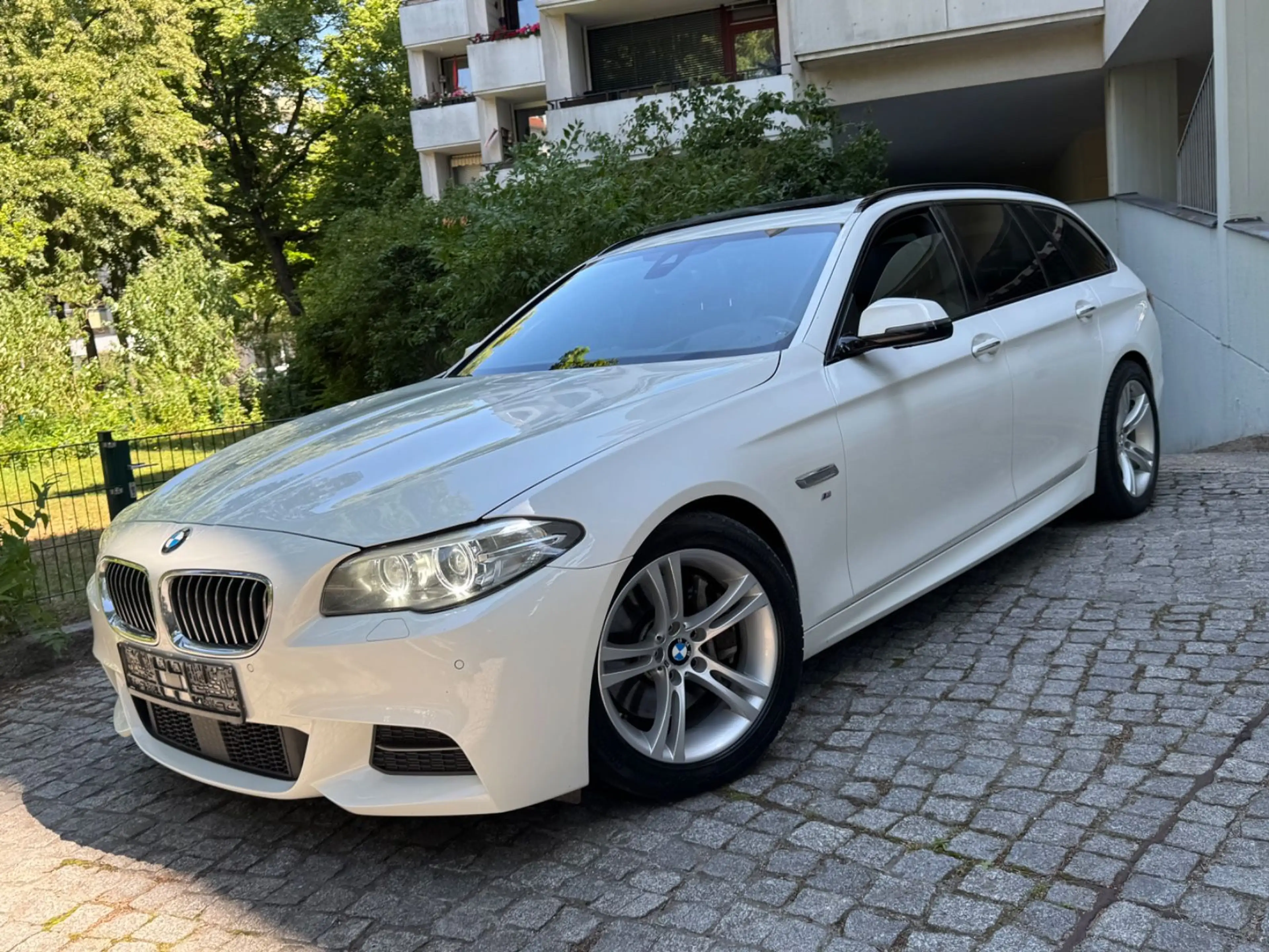 BMW 535 d Touring M-Paket/HUD/PANO/ACC/AHK/STANDHEIZ — photo 3