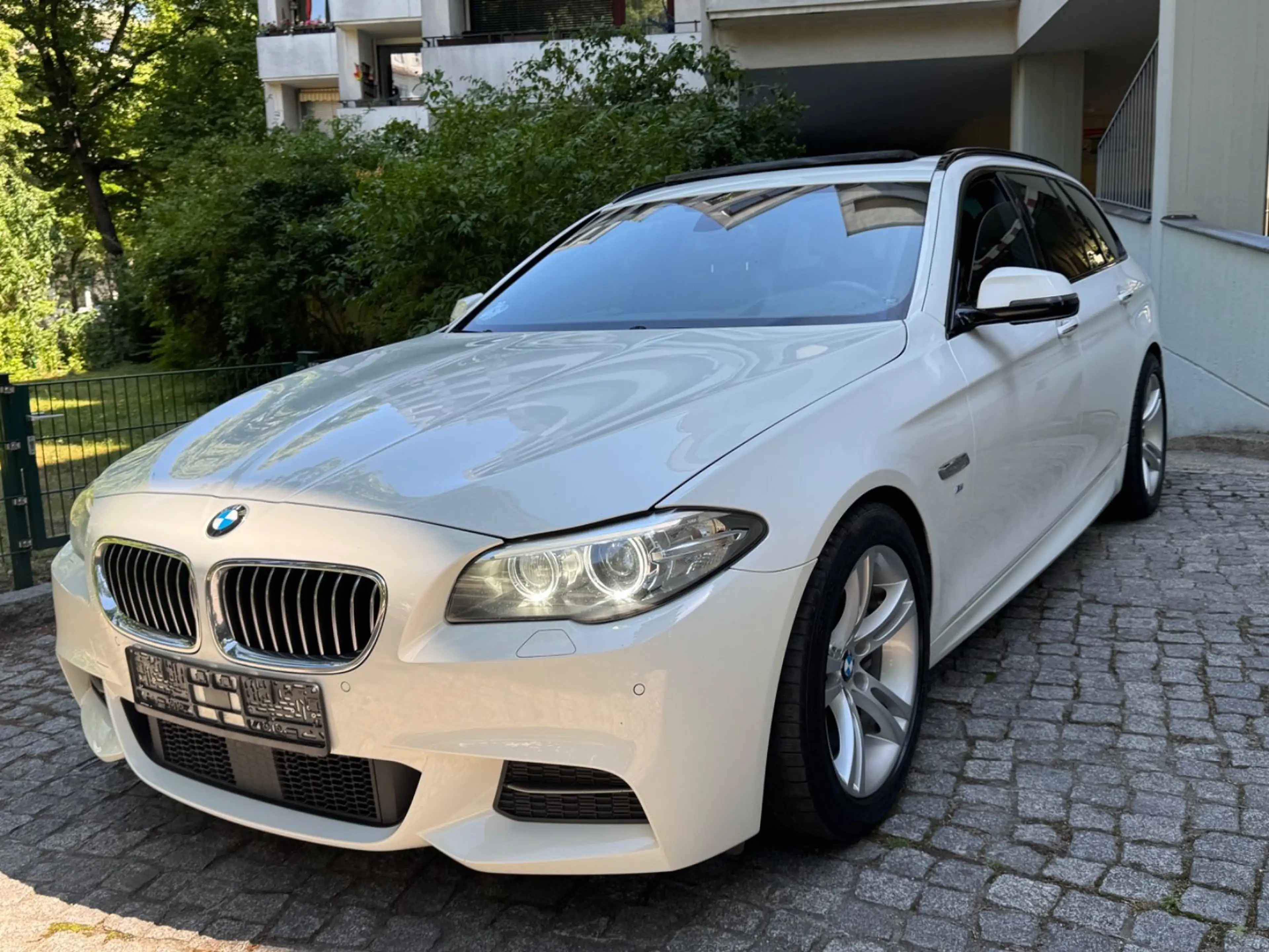 BMW 535 d Touring M-Paket/HUD/PANO/ACC/AHK/STANDHEIZ — photo 4