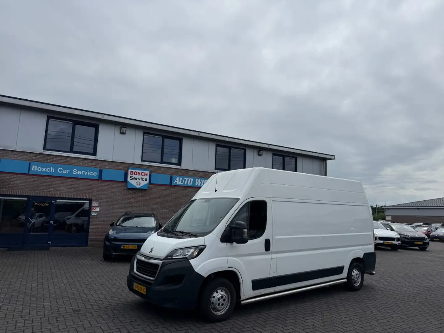 Peugeot Boxer 2.2 BlueHDi | L3H3 Premium 3-Pers | Airco Blanco - 2