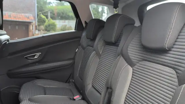 Renault Scenic view 9