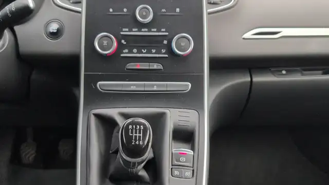 Renault Scenic view 13