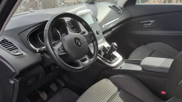 Renault Scenic view 8
