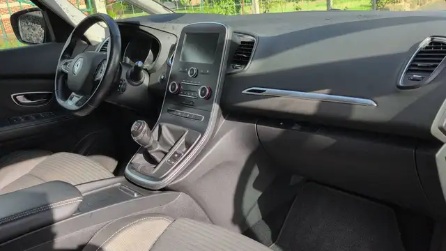 Renault Scenic view 10