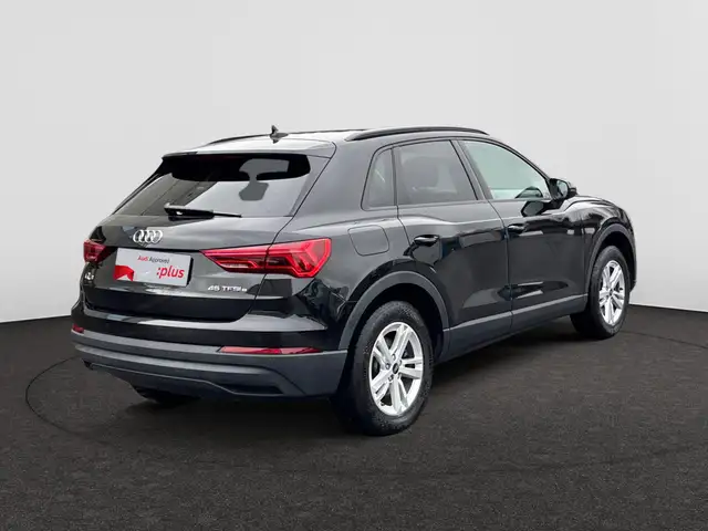 Audi Q3 view 5