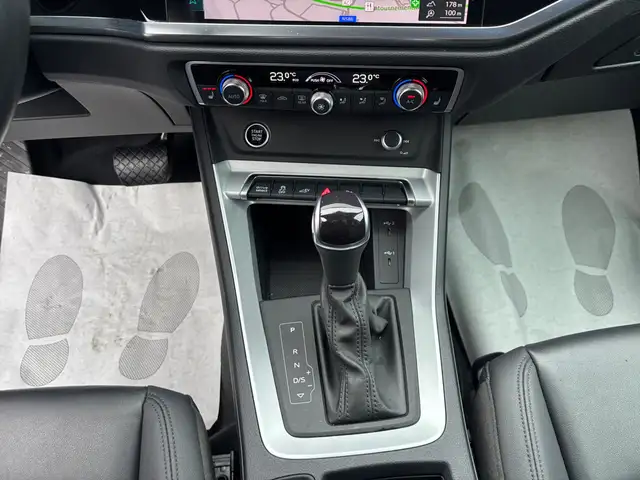 Audi Q3 view 12