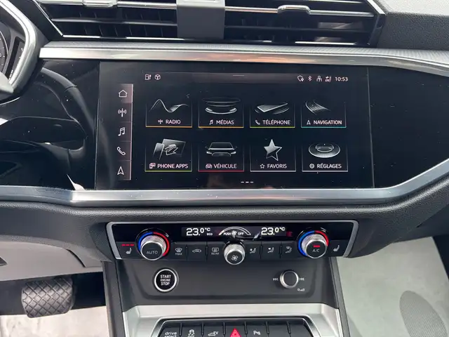 Audi Q3 view 13