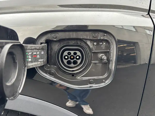 Audi Q3 view 16