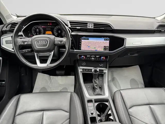 Audi Q3 view 9