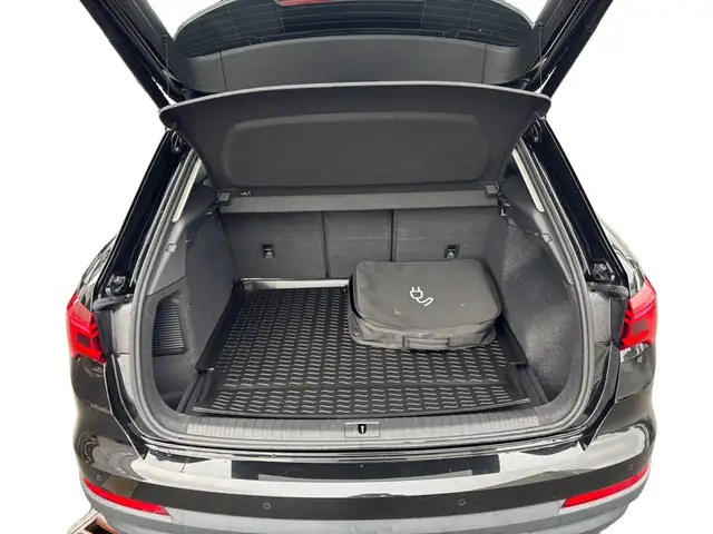 Audi Q3 view 19