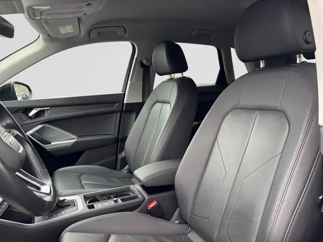 Audi Q3 view 10