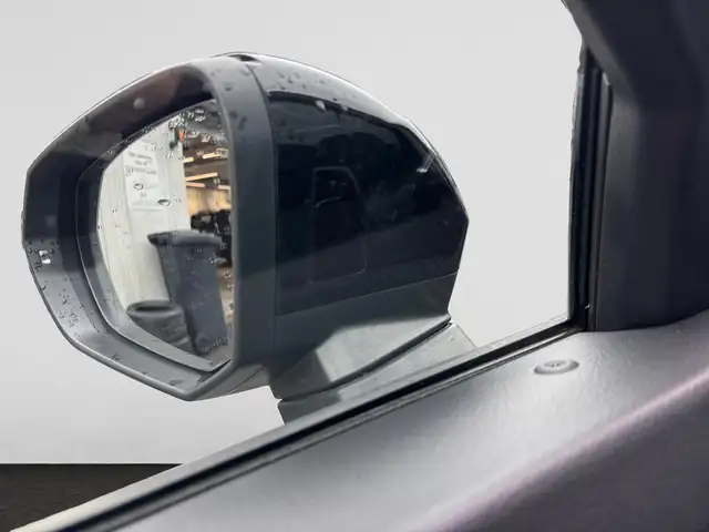 Audi Q3 view 18