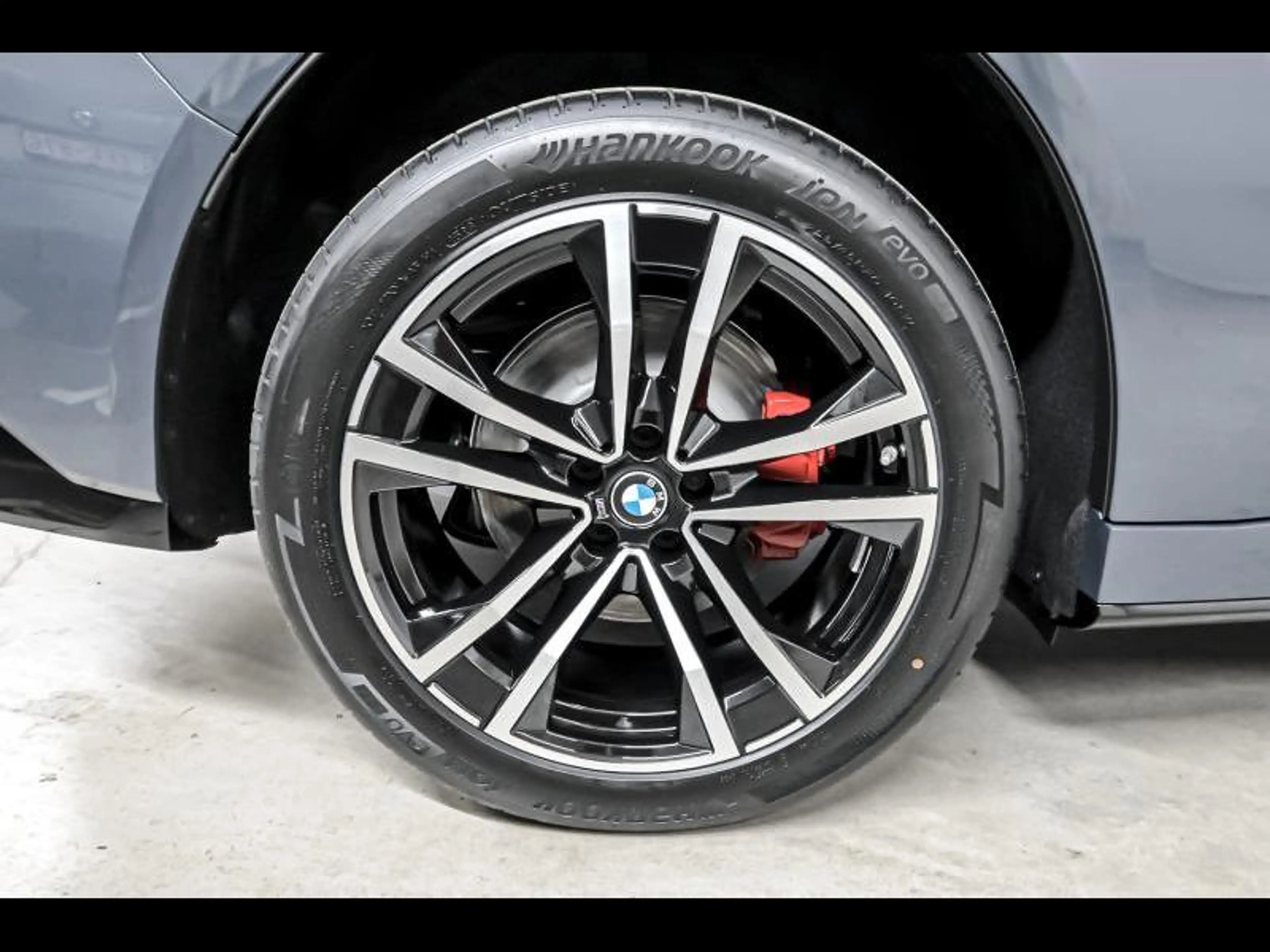 BMW iX3 50 xDrive M Sport Pro — photo 8