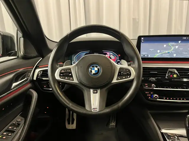 BMW 5 Series view 11
