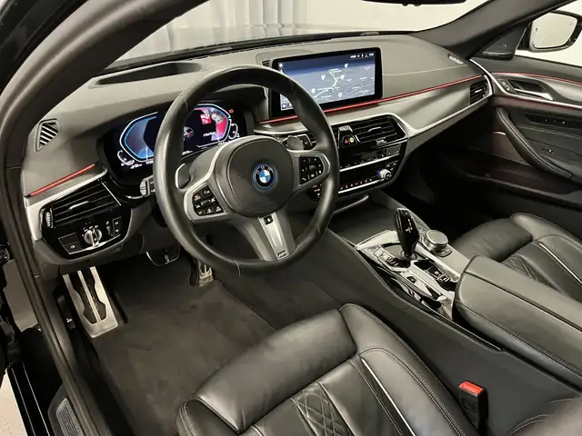 BMW 5 Series view 8