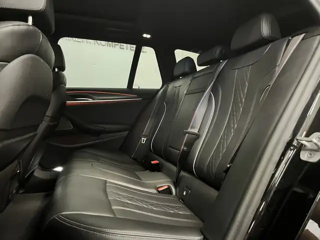 BMW 5 Series view 15